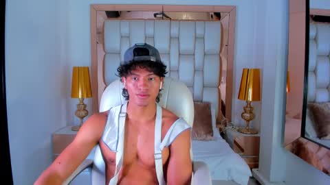 liamstronge_ online show from February 16, 2:11 am