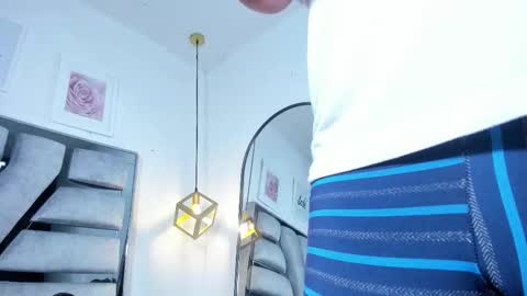 lianfox_ online show from March 3, 12:23 pm