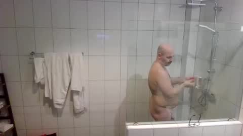 Snapshot of libertarians1972 chatting on October 15, 8:11 am Cockcentric online show from October 15, 8:11 am