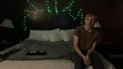 Snapshot of lighteye12489275 chatting on October 31, 1:25 pm lighteye12489275 online show from October 31, 1:25 pm