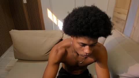 lilr_ online show from December 10, 1:11 pm