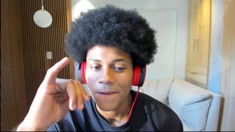 lilr_ online show from December 19, 12:56 pm