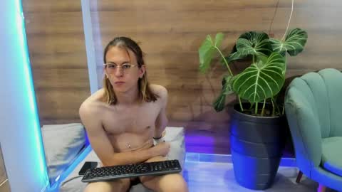 Lior evan online show from May 23, 2:17 am