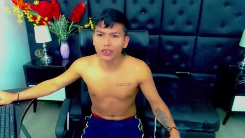 littletommy01 online show from February 20, 7:12 am