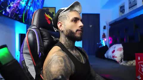 logan_hugh8 online show from February 8, 7:25 am