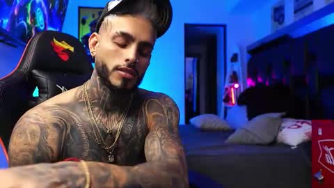 logan_hugh8 online show from January 17, 6:05 am