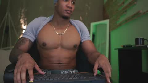 logan_varela online show from July 25, 5:21 pm