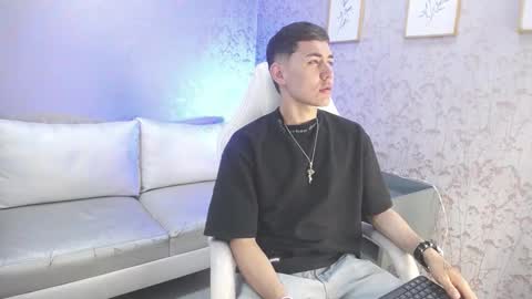 Loganfoster  online show from January 5, 8:12 pm