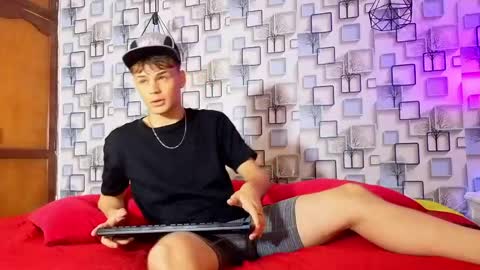 logansteel_ online show from May 12, 6:44 am