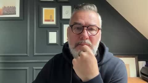 EnglishBear online show from June 4, 8:20 am