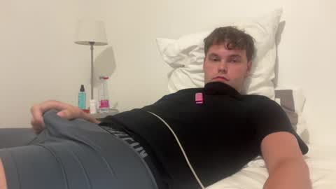londonlad2002x online show from July 22, 1:08 am