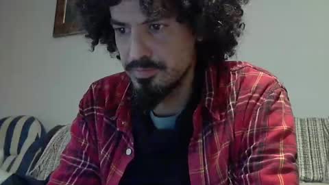 Snapshot of longnight5 chatting on December 12, 5:15 pm Alejandro Rulitos Twitter longnight55 Intagram 5longnight5 online show from December 12, 5:15 pm