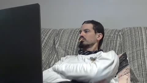 Snapshot of longnight5 chatting on February 1, 9:08 pm Alejandro Rulitos Twitter longnight55 Intagram 5longnight5 online show from February 1, 9:08 pm
