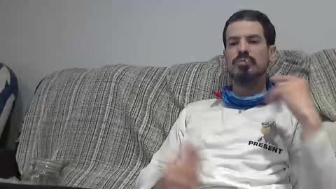 Snapshot of longnight5 chatting on February 13, 5:58 am Alejandro Rulitos Twitter longnight55 Intagram 5longnight5 online show from February 13, 5:58 am