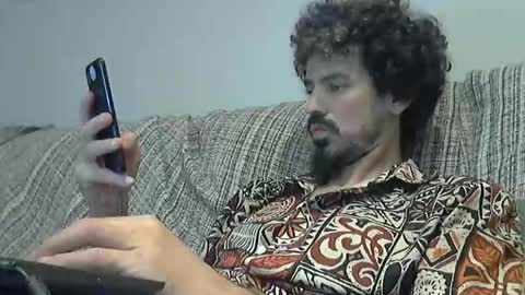 Snapshot of longnight5 chatting on October 26, 9:00 am Alejandro Rulitos Twitter longnight55 Intagram 5longnight5 online show from October 26, 9:00 am