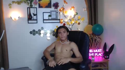 lord_hotasian online show from November 28, 4:20 pm