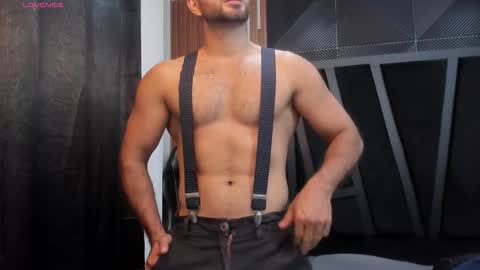  L O R E N Z O  Thumbs Up help  online show from November 8, 6:33 pm