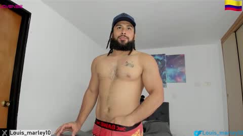 louis_marley_ online show from December 3, 8:48 pm