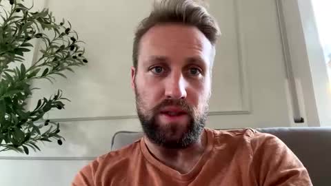 lovefuesse online show from November 18, 8:40 am