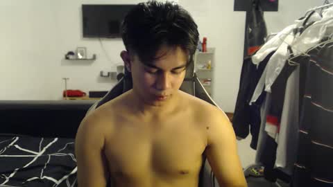 Snapshot of loverboyph04 chatting on October 24, 3:52 am loverboyph04 online show from October 24, 3:52 am