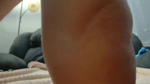 lovestrapons1 online show from February 4, 12:22 pm