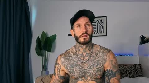 lucasexclusive online show from May 26, 6:20 am