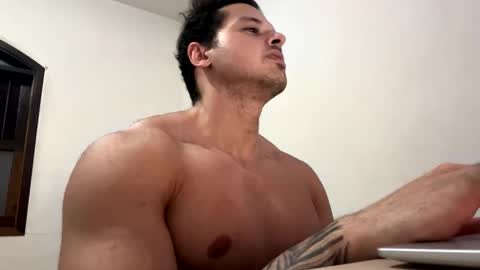 Snapshot of lucasfit24 chatting on February 9, 1:01 am lucasfit24 online show from February 9, 1:01 am