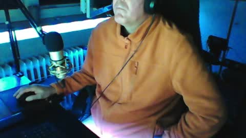        call me  Stefan online show from April 8, 6:49 pm