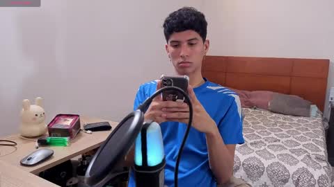 Lu Independent Model online show from April 1, 5:21 pm