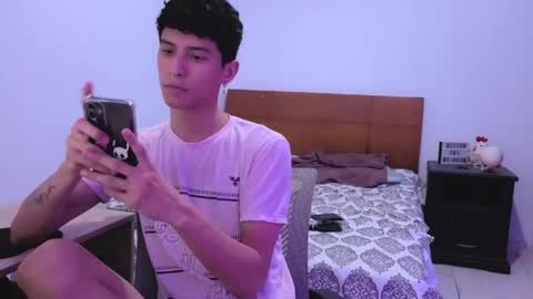 Lu Independent Model online show from April 9, 12:08 am