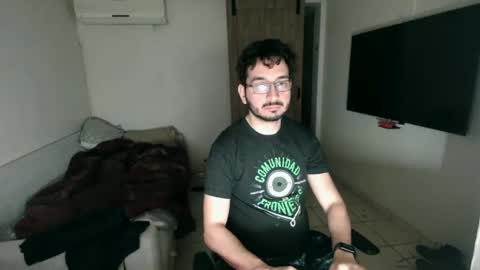 luis_flr online show from February 14, 4:37 am