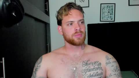 Snapshot of lukeglanton17 chatting on January 3, 4:00 am Luke online show from January 3, 4:00 am