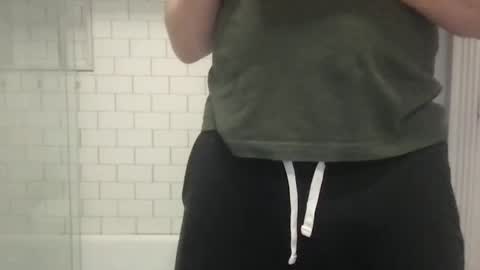 lvguynextdoor440656 online show from February 14, 1:55 am