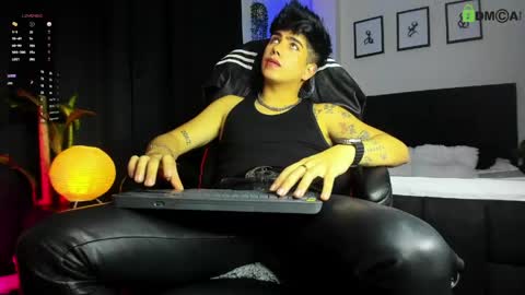Lyle Bennett Freelance Model online show from June 2, 2:12 am