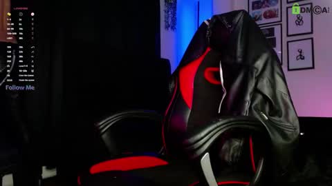 Lyle Bennett Freelance Model online show from January 11, 11:58 am