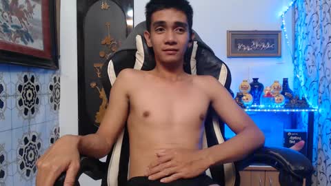Snapshot of lyubovmoya3 chatting on December 27, 10:34 am SWEETPINOY online show from December 27, 10:34 am