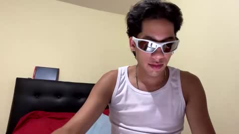 m_hiddenx online show from May 16, 2:09 am