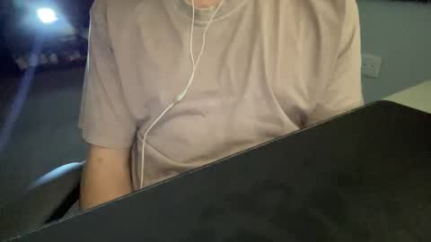 Snapshot of m_pete chatting on October 6, 6:34 pm m_pete online show from October 6, 6:34 pm