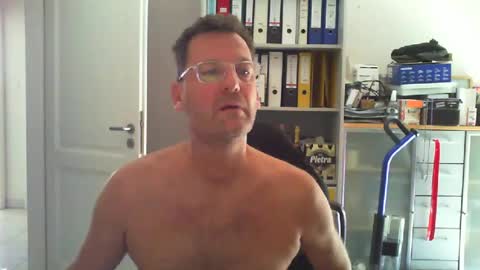 macfly67 online show from July 25, 8:00 am