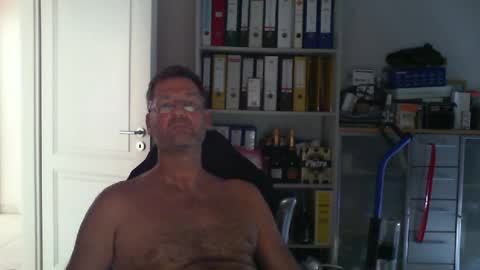 macfly67 online show from July 27, 4:36 pm
