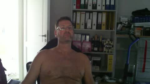 macfly67 online show from July 21, 5:26 pm