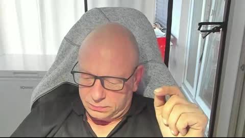 Andy online show from April 6, 6:09 pm