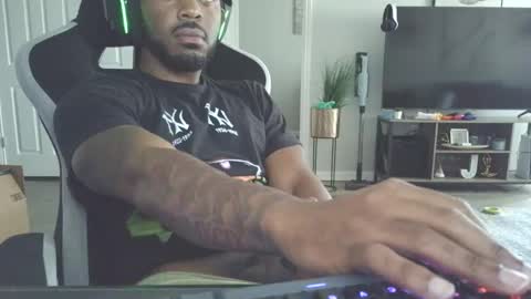 madevonte online show from April 2, 7:00 pm