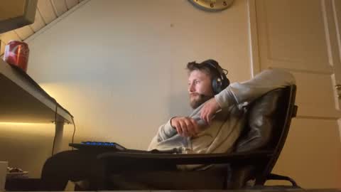 madsfb9 online show from December 4, 8:38 pm