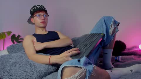   online show from December 14, 8:40 pm