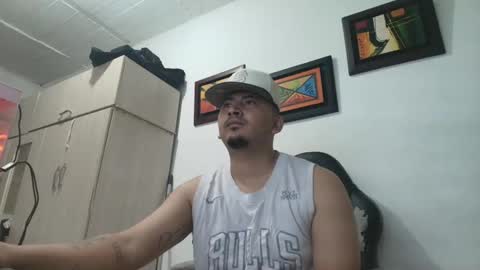 magic_milk23 online show from November 6, 2:47 am