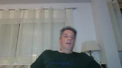 Snapshot of man211172 chatting on October 4, 3:50 pm man211172 online show from October 4, 3:50 pm