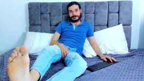 Snapshot of manuel_colt chatting on October 16, 8:17 pm manuel_colt online show from October 16, 8:17 pm