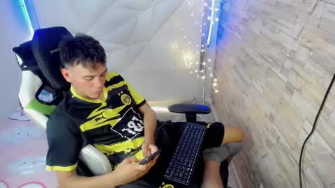marco_jrs online show from January 8, 1:20 pm
