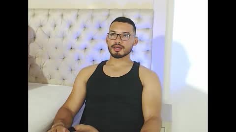 Snapshot of marcusblade__ chatting on October 28, 2:25 am MARCUS online show from October 28, 2:25 am